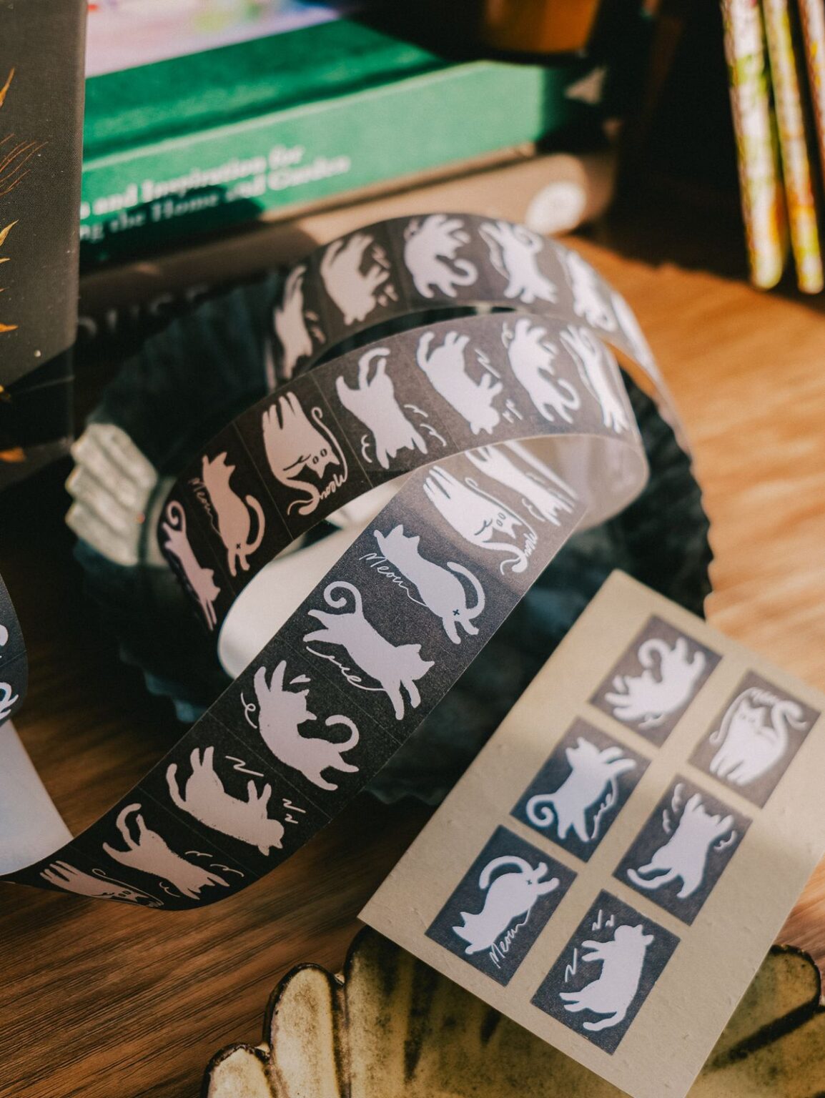 (PRE ORDER) Label Sticker Roll | Twisty Cats (3cm)