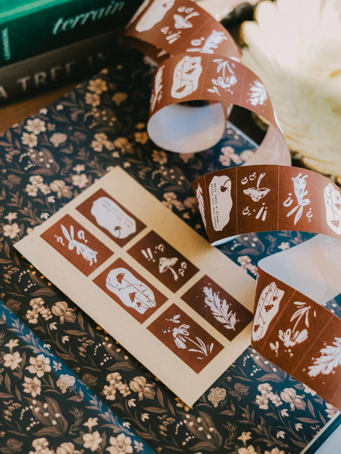 (PRE ORDER) Label Sticker Roll | Wonderland Rabbits (3cm)
