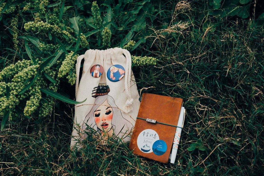 Drawstring pouch | Library girl