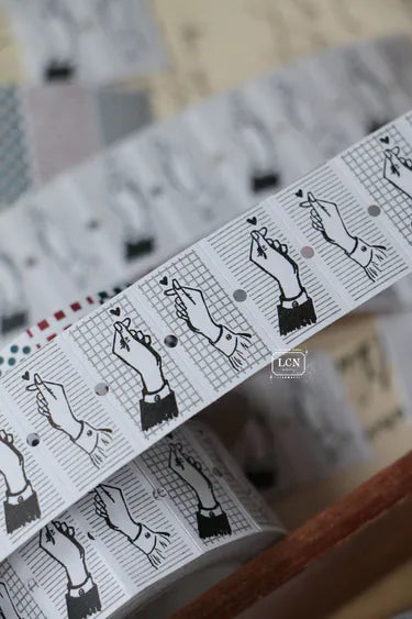 Label Sticker Roll | Finger heart (2.2cm)