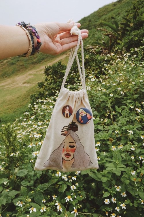 Drawstring pouch | Library girl