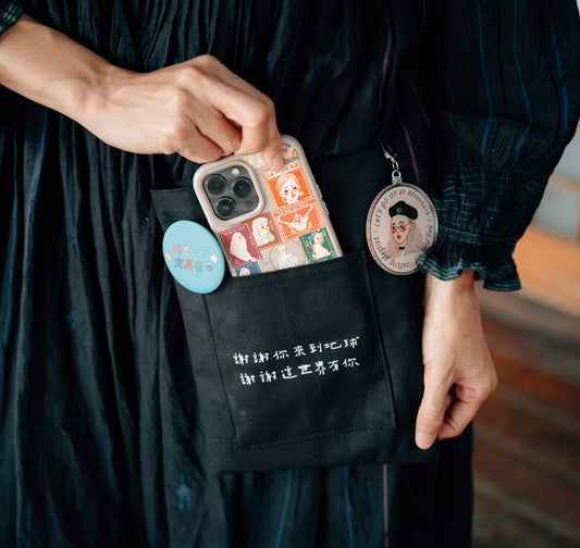 La Dolce Vita Acrylic charm | Beret Girl
