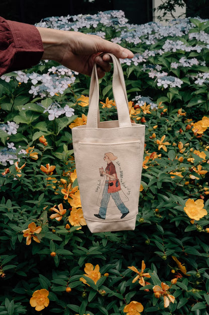 La Dolce Vita Beverage Bag | Pearl Milk Tea Girl Canvas Drink Carrier with a Small Pocket