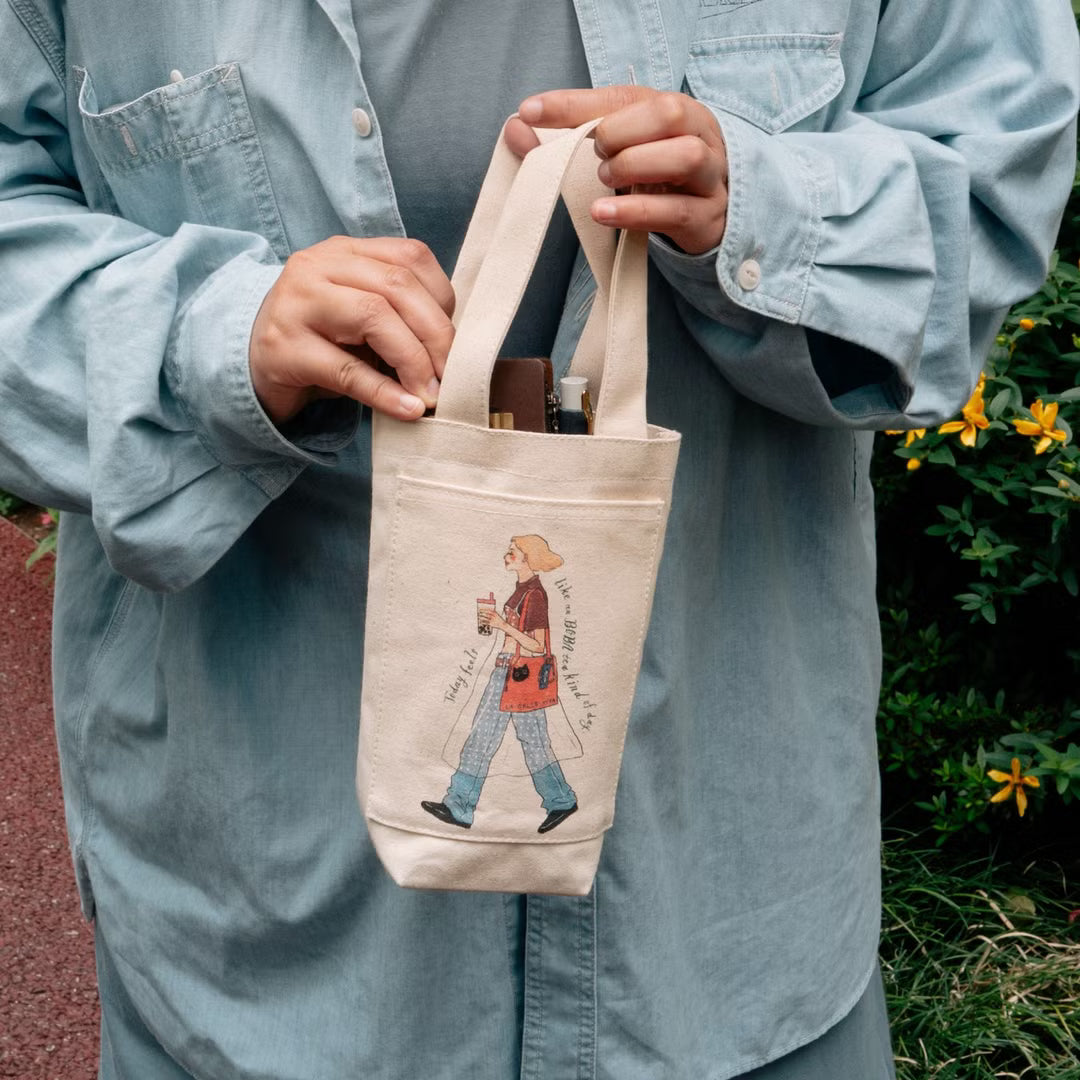 La Dolce Vita Beverage Bag | Pearl Milk Tea Girl Canvas Drink Carrier with a Small Pocket