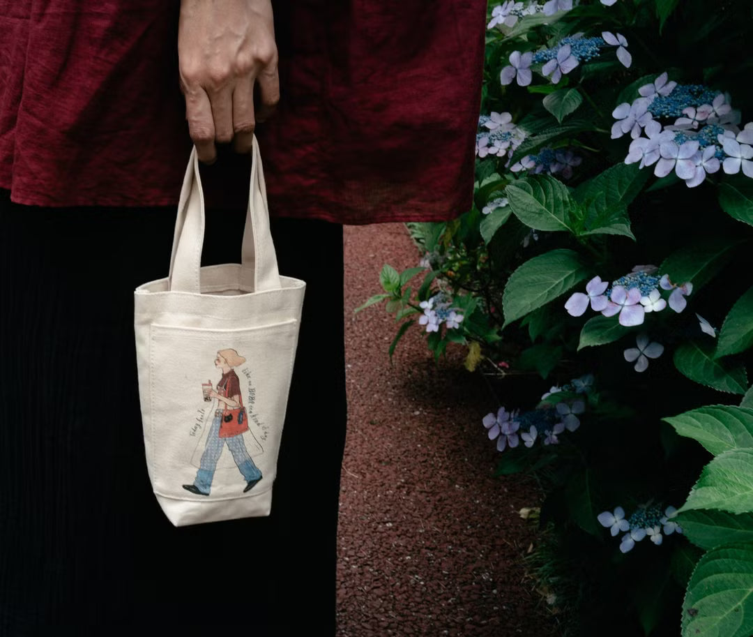 La Dolce Vita Beverage Bag | Pearl Milk Tea Girl Canvas Drink Carrier with a Small Pocket