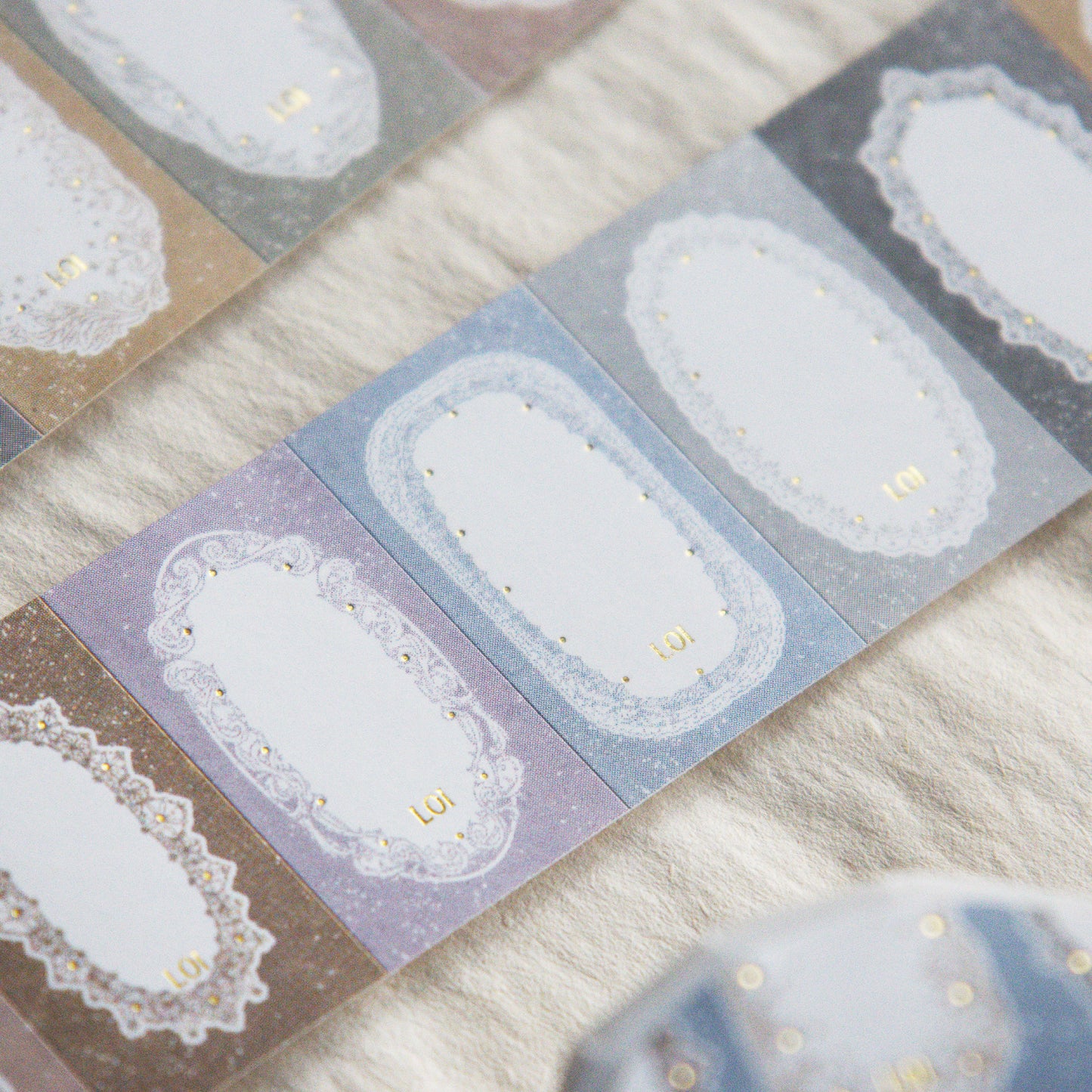 Label Sticker Roll | Whispers of Late Spring – Lace Frame (3cm) (with Gold Foil)