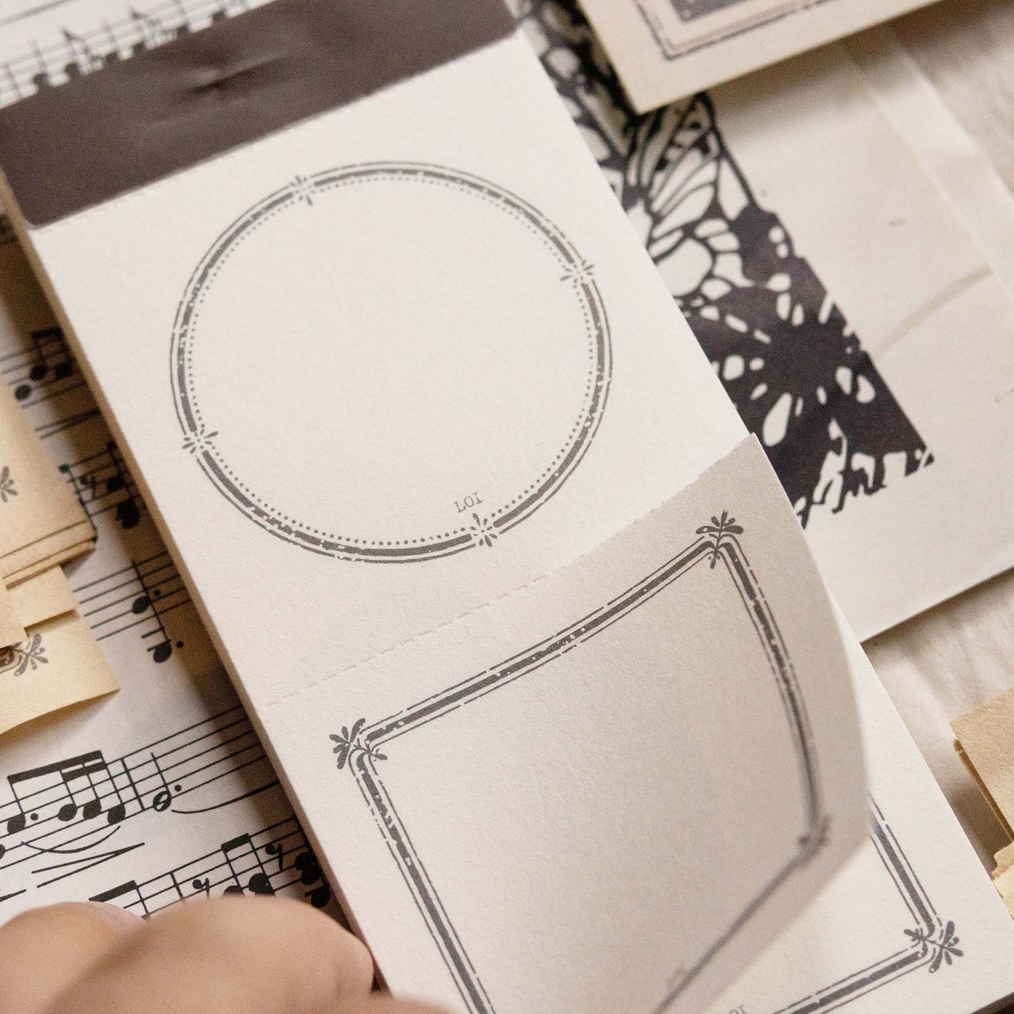 Loi Design Letter Pad | Vintage Frame – Label