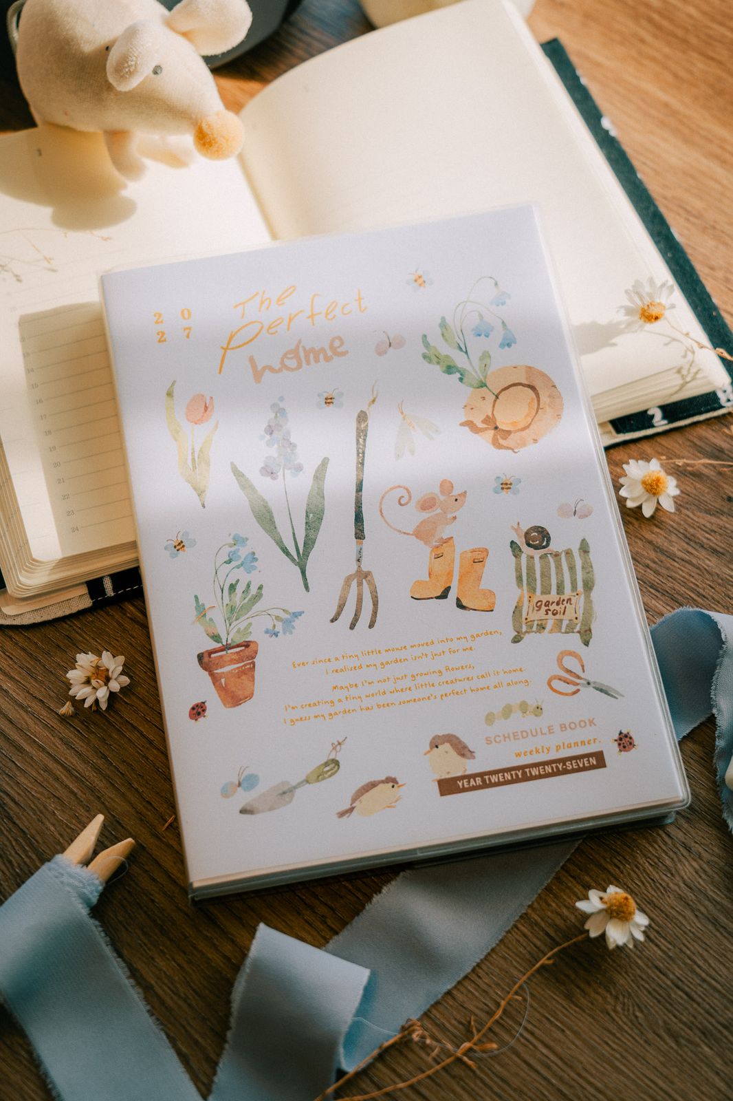 (PRE ORDER) Meow Illustration 2027 The Perfect Home Weekly Planner Schedule Book