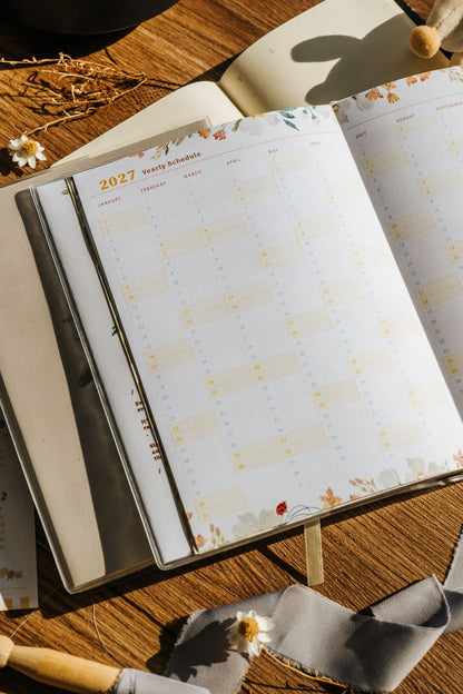 (PRE ORDER) Meow Illustration 2027 The Perfect Home Weekly Planner Schedule Book