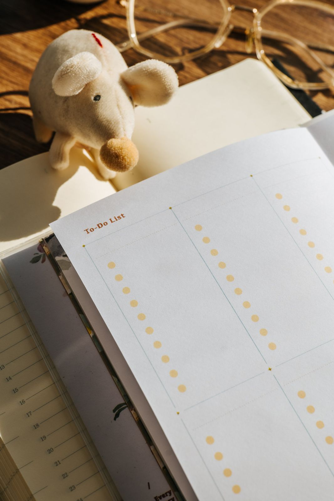 (PRE ORDER) Meow Illustration 2027 The Perfect Home Weekly Planner Schedule Book