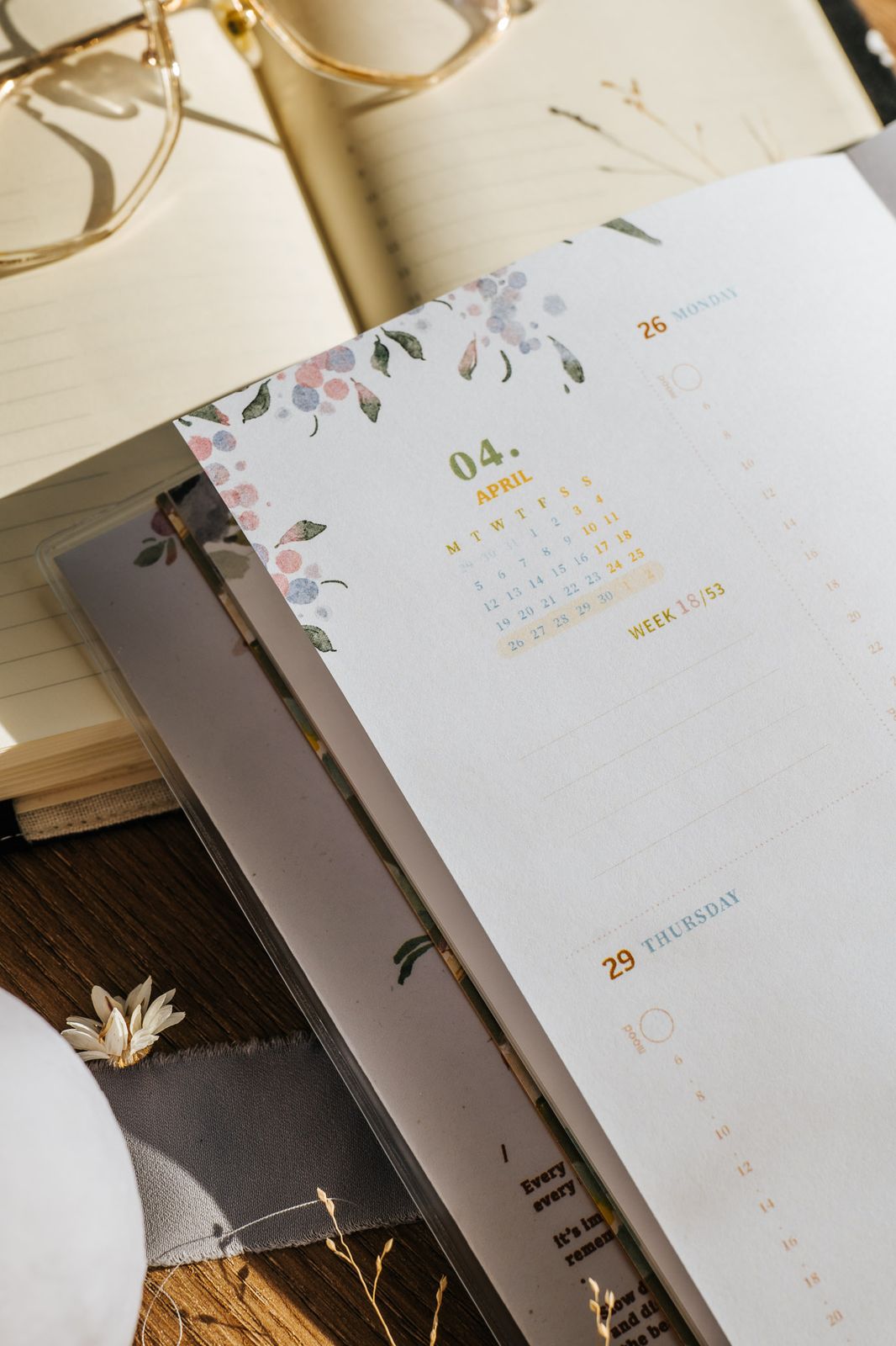(PRE ORDER) Meow Illustration 2027 The Perfect Home Weekly Planner Schedule Book